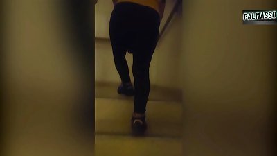 I let the taxi driver take me to a settling to nail me, because I don't have cash to pay him for the trip.